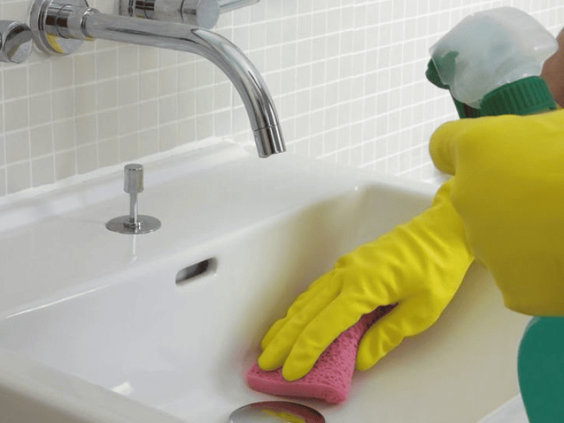 bathroom_cleaning